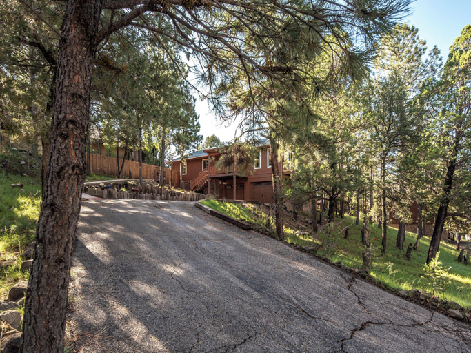 Exterior & Views 2, Hoatchey Hideaway, Lincoln