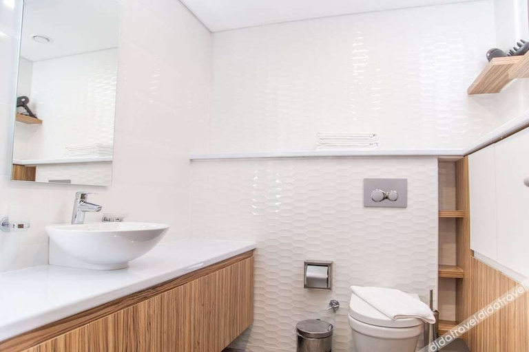 Bathroom 4, Hotel Sun