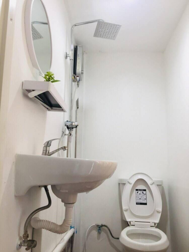Bathroom, Owl's Nest Hostel, Khlong Toey