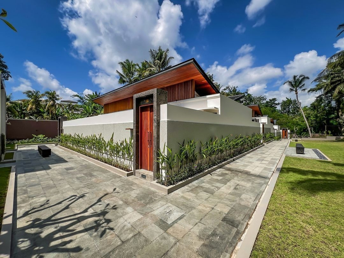 Exterior & Views