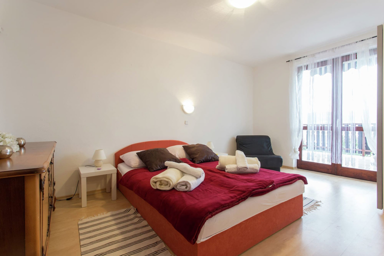 Bedroom 4, Apartment in Seline With Garden, Starigrad