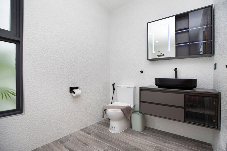 Bathroom 4, 22m Oxygen Pool Villa Sunset Garden 9, Pulau Phuket