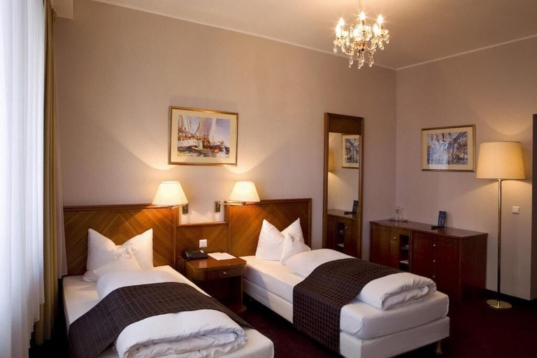 Bedroom 3, Ross Messehotel, Stuttgart