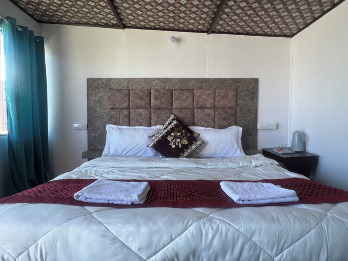 Bedroom 3, Crane Valley Cottage, Leh