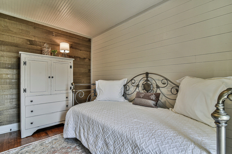 Bedroom 2, The Spruce House Cozy Home in Swannanoa, Buncombe