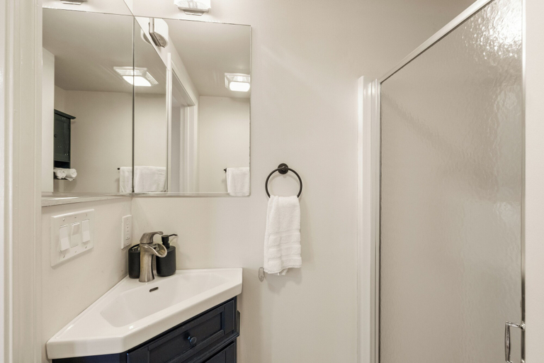 Bathroom 4, Hygge House Suites, Essex