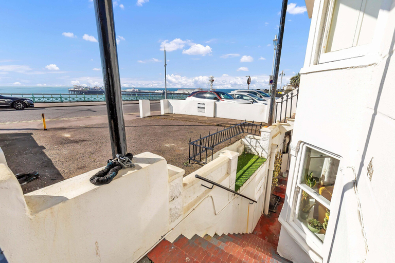 Room 4, Seaside Gem Apartment By My Getaways, Brighton and Hove