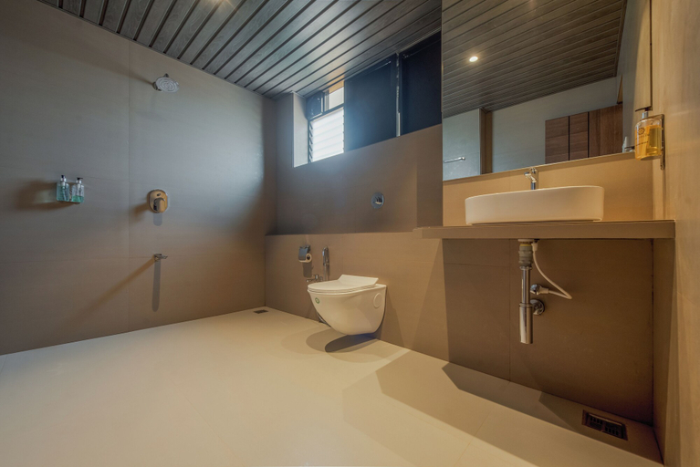 Bathroom 4, Hotel Shoolin Comforts, Dakshina Kannada
