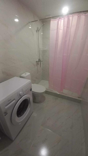 Bathroom 5, Forest Apartments, Tskaltubo