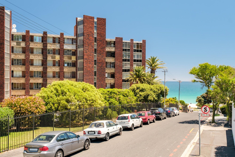 Room 5, Camps Bay Beachside 2bed w Sea View Cloud 9, City of Cape Town