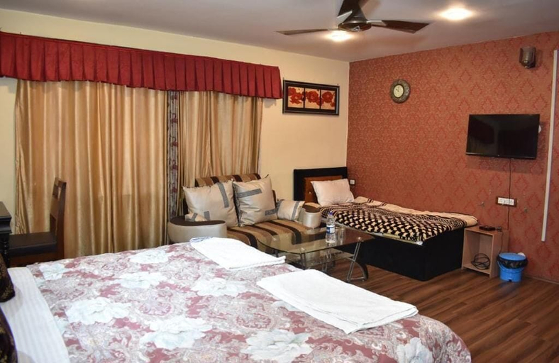 Bedroom 2, Heavenwood Heritage Hotel By Urban Inn Resorts, Srinagar