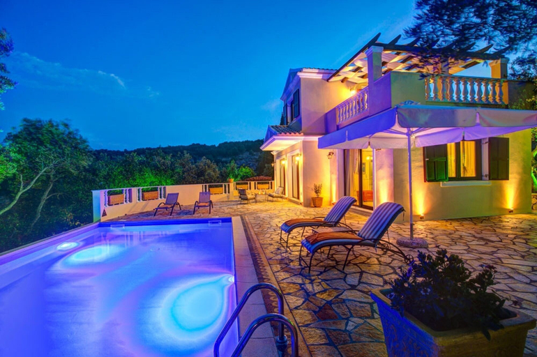 Room 3, Kalliope Villa - Classic Modern With a Splash of Glam, Ionian Islands