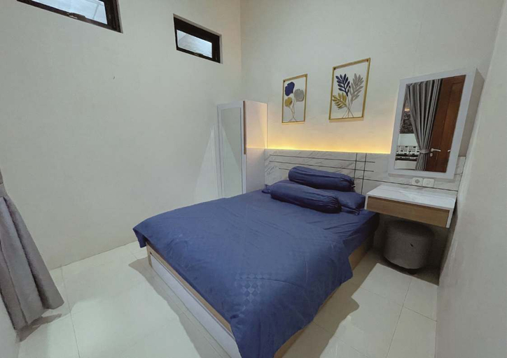 Villa Omahku, Batu