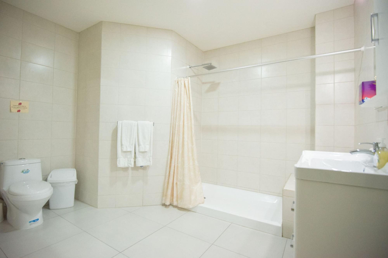 Bathroom 4, Bay Harbor Luxury 1 Bedroom Apartments
