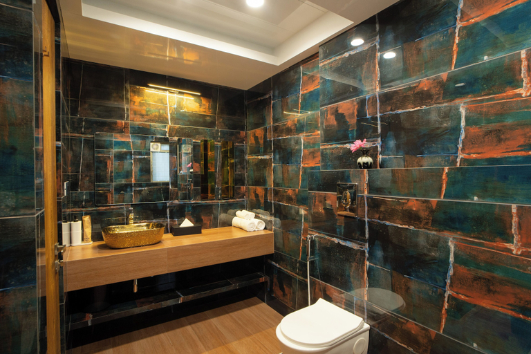 Bathroom 4, Alaya Stays - Imperial Mystara 5BHK near Khandala Hills, Pune