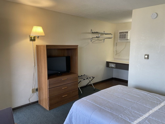 Bedroom 2, Sunset Motel, Goodhue