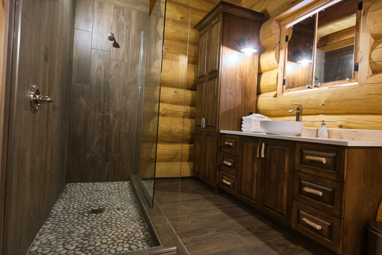 Bathroom 3, Parc Omega, Papineau