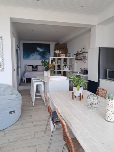 4, Mountain & Sea Apartments, City of Cape Town