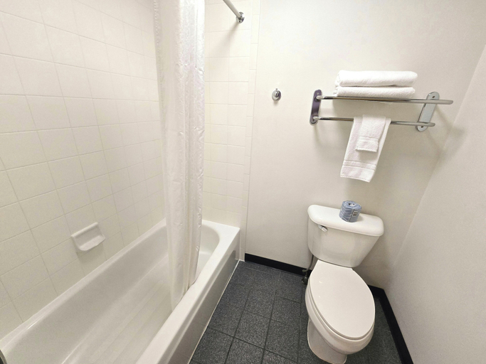 Bathroom 5, Breeze Inn, Kenai Peninsula