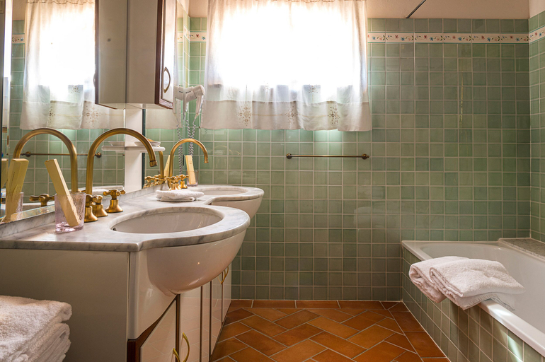 Bathroom 4, Villa Delia Hotel & Cooking School, Pisa