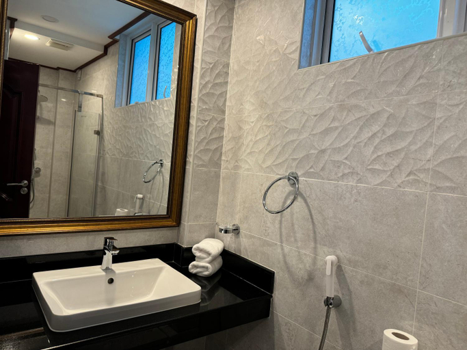 Bathroom 4, Rivethi Beach Hotel, Malé