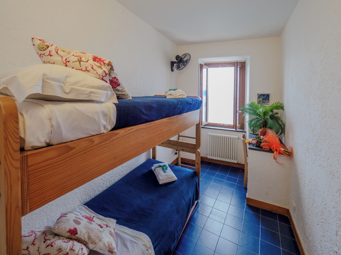 Bedroom 3, Il Baluardo Sea View Apartment on the Cliff, La Spezia
