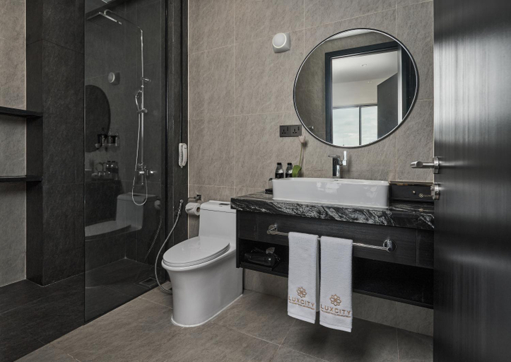 Bathroom 18