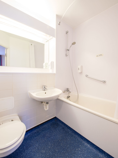 Bathroom 3, Travelodge Manchester Sportcity, Tameside