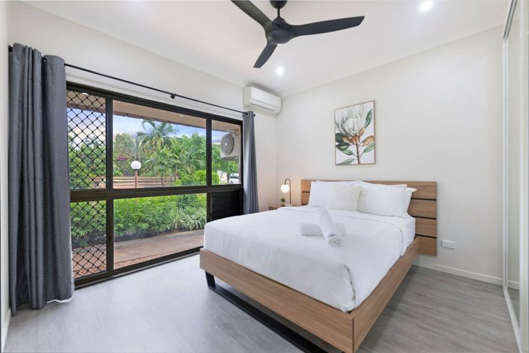 Room 4, Zen Coastal Hideaway Modern Hospital Beach, Brinkin