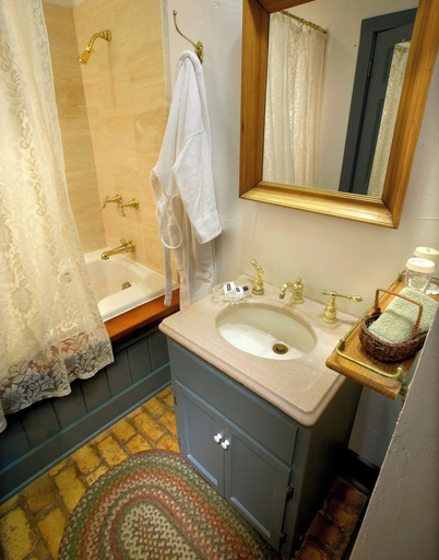 Bathroom 4, Washington House Inn, Ozaukee