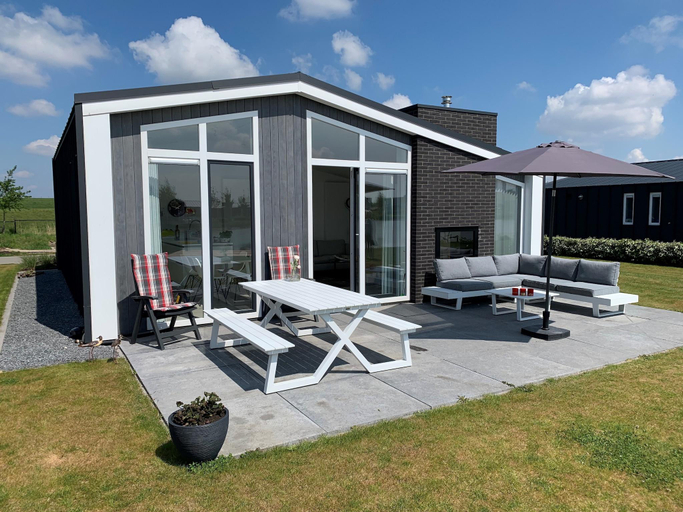 Others 3, Zeeland Retreat w Terrace, Kapelle