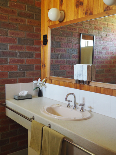 Bathroom 5, Country Road Motel St Arnaud, N. Grampians - St Arnaud