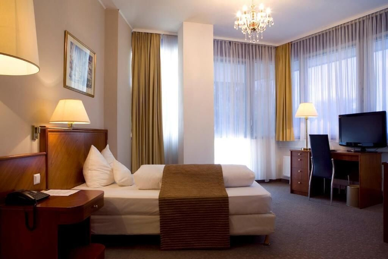 Bedroom 5, Ross Messehotel, Stuttgart