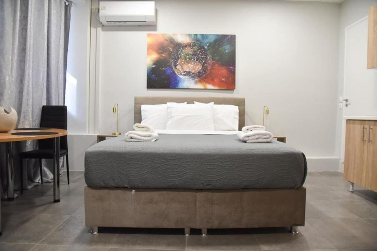 Room 2, Athens Zeus A by Super Host Hub, Attica