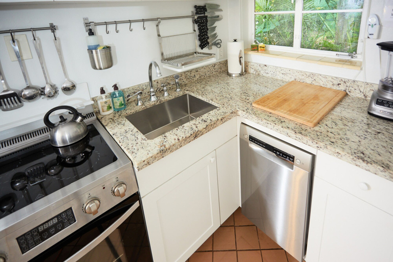 Room 4, Miami Pool Cottage, Miami-Dade