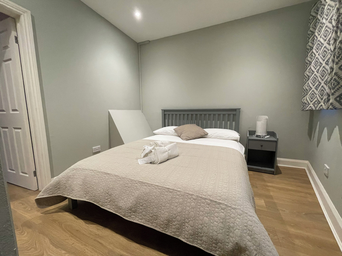 Bedroom 3, Straight Inn, London