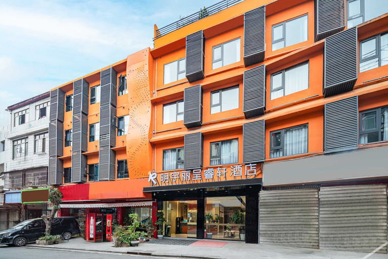 Exterior & Views
