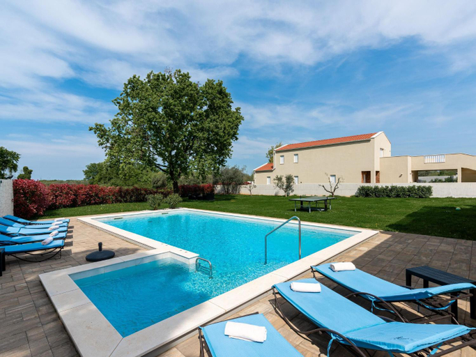 Sport & Beauty 3, Villa in Istria with Heated Eco Pool, Brtonigla