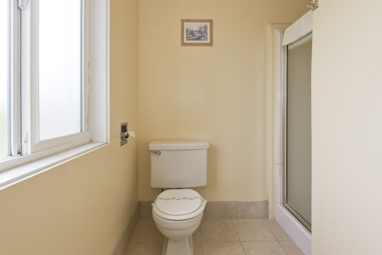Bathroom 3, Riviera Inn Motel, Clallam