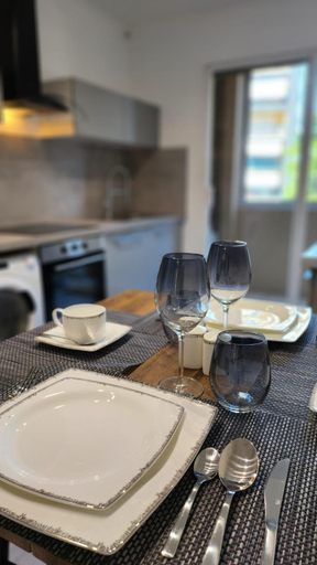 Kitchen 2, Le Tolstoi chic, Rhône