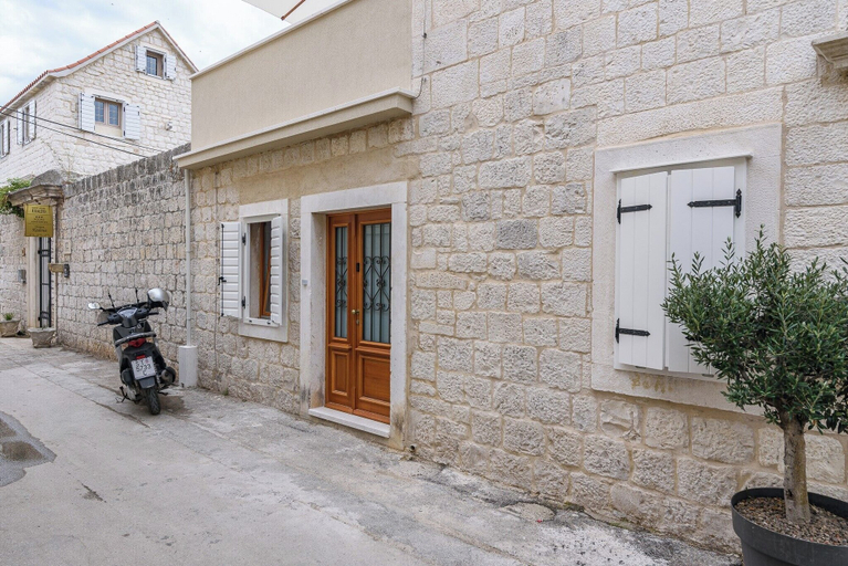 Exterior & Views 2, Oleander Center Suites, Trogir