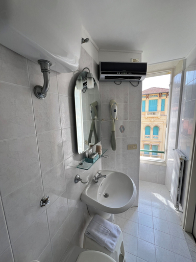 Bathroom 4, Hotel Petit Royal, Imperia