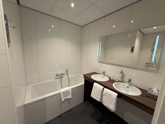 Bathroom 4, Fletcher Hotel Restaurant Parkstad-Zuid Limburg, Heerlen