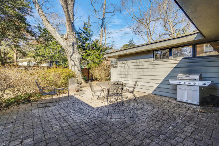 Others 5, OAK Avenue 77, Sussex
