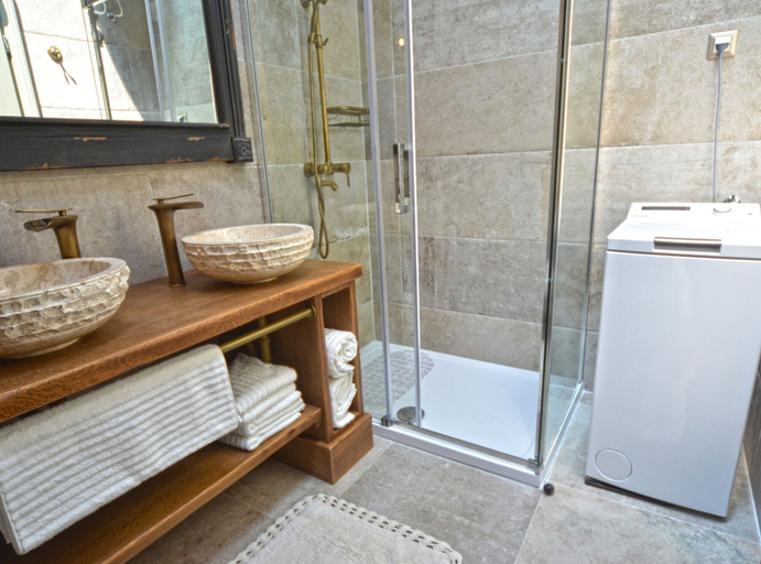 Bathroom 3, Serene Sea View Rovinj Apartment, Rovinj