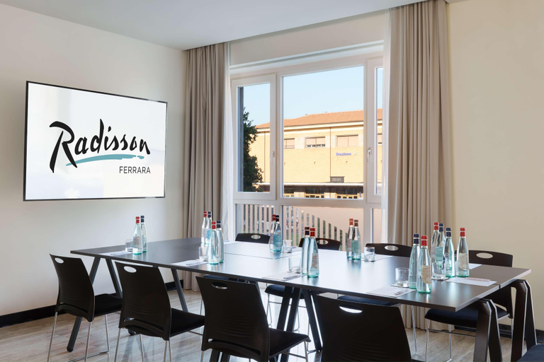 Business Facilities 2, Radisson Hotel Ferrara, Ferrara
