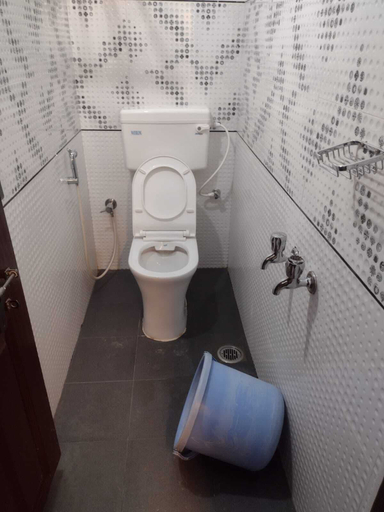 Bathroom 3, Padmashree lodge, Chikmagalur