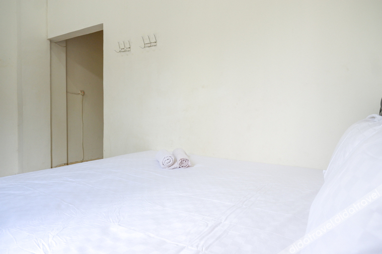 Bedroom 1, Pandawa Guest House at Ngaliyan Square Mitra RedDoorz, Semarang