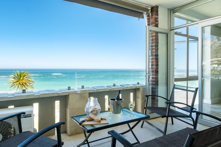 Room 1, Camps Bay Beachside 2bed w Sea View Cloud 9, City of Cape Town