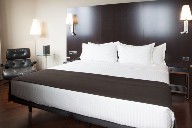 Bedroom 2, AC Hotel Valencia by Marriott, Valencia